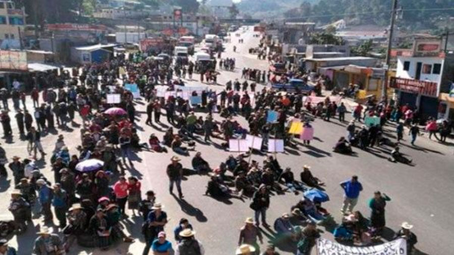 Bloquean Carreteras De Guatemala En Protesta Contra El Gobierno