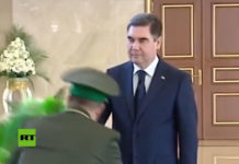 La curiosa reunión del presidente de Turkmenistán con los jefes de seguridad del país