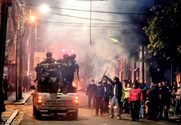 policias-patrullan-de-noche-las___uobhk4Vd_0x750__1