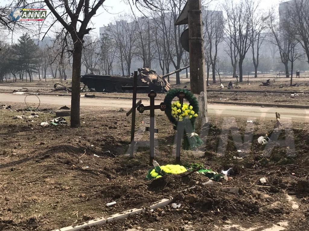 Сколько погибших мирных в мариуполе. Взорван кладбище в Украине. Кладбище Мариуполь.
