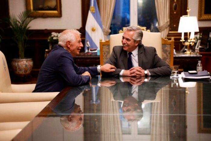 Borrell y Fernández: cuando ellos se ríen, los de abajo saben que las cosas van a ir de mal en peor.