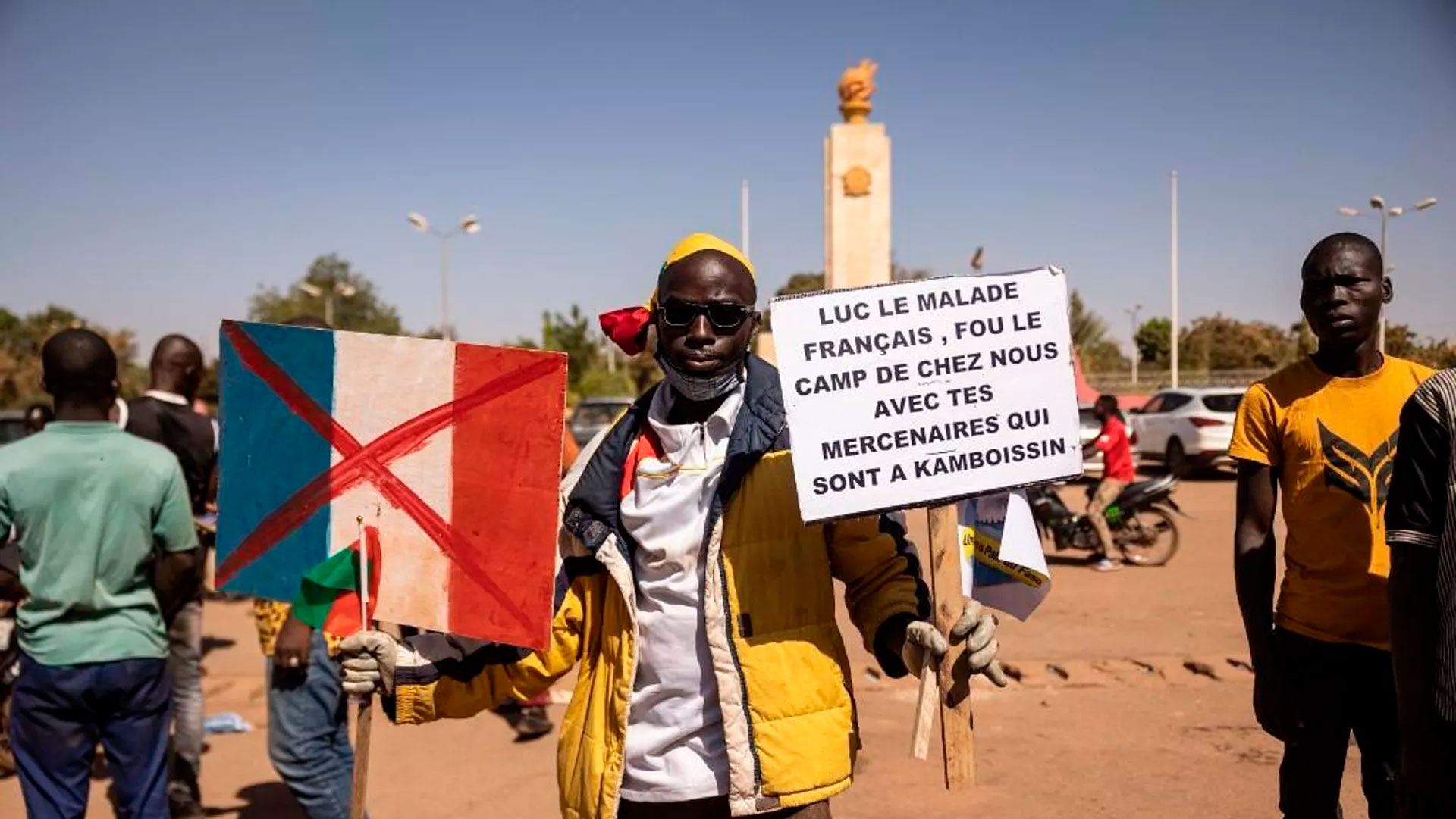 Fuera, Fuera!”: Cientos De Personas Protestan En Burkina Faso Contra El ...