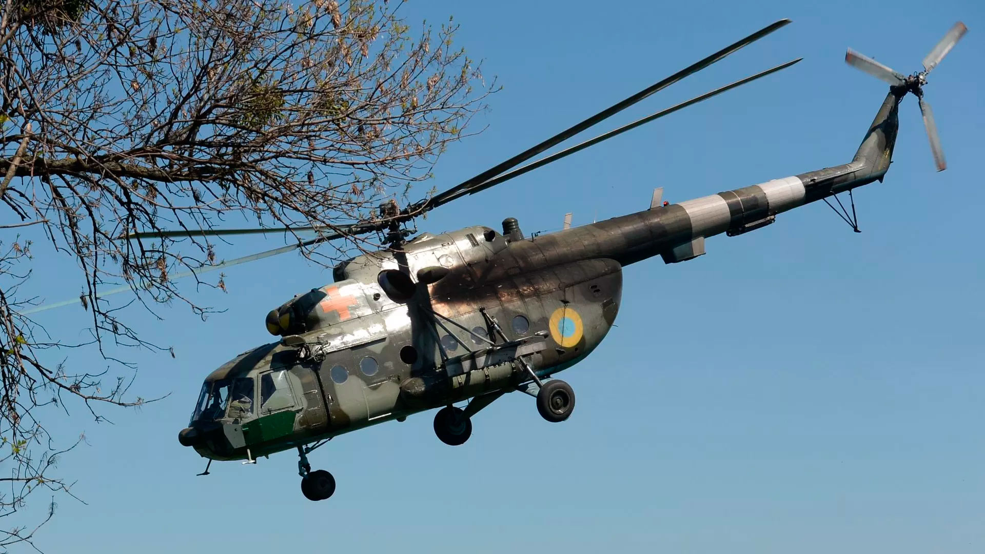 Гвинтокрыл ВВС Украины. Вертолеты над Киевом. Вертолет ми 25 п на Донбассе. Украинский вертолет Мем.