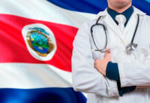 Médicos especialistas en Costa Rica mantienen protesta