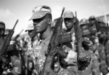 Ejército somalí combate a islamistas en estratégica ciudad