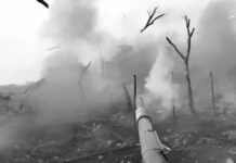 Tanque ruso destroza con fuego directo una posición ucraniana