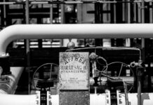 Canciller húngaro: «El oleoducto Druzhba es de vital importancia para Budapest»