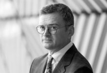 Excanciller ucraniano: «Nunca pensé que tendría que huir de mi país como un ladrón en plena noche»