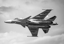 Un Su-34 ruso aniquila tropas y equipo blindado de Ucrania