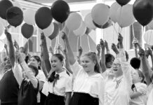 Niños de Sebastopol felicitan a Nicaragua por fiestas patrias