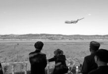 Kim Jong-un dirige unas pruebas de drones