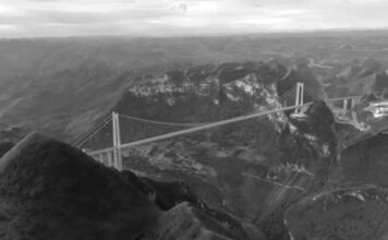 Supera un edificio de 200 metros: China inaugura un puente récord mundial