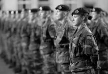 Las tropas británicas y francesas ya están en Odesa con su uniforme de campaña