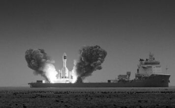 Espectacular lanzamiento desde el mar de un potente cohete chino