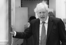 Fico acusa a Boris Johnson de prolongar el conflicto ucraniano para generar negocios para empresas occidentales