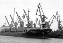 Dos buques civiles extranjeros, dañados en un ataque ucraniano a un puerto ruso