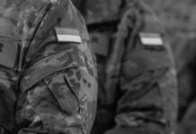 Madre de un mercenario británico asesinado por sus colegas en Ucrania exige respuestas a las autoridades