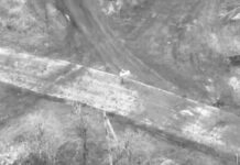 Rusia iza su bandera en una nueva localidad liberada del nazi-otanismo