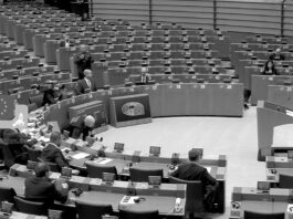 Von der Leyen defiende más ayuda para Ucrania ante un hemiciclo vací