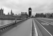 Reino Unido dejó la pandemia en manos de la policía