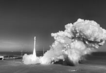 China lanza cohete con 6 satélites nacionales y 3 de Emiratos Árabes Unidos, Egipto y Nepal