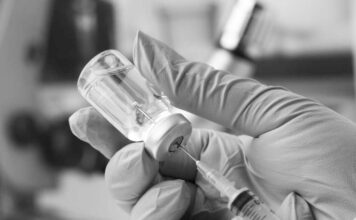 Rusia: anuncian lanzamiento de una vacuna contra el melanoma