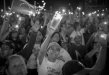 Venezolanos protagonizan gran marcha nocturna contra piratería de EE.UU.