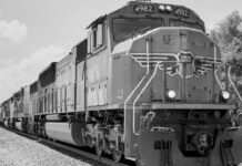 EE.UU. toma medidas enérgicas contra los conductores de trenes y camiones que no hablan inglés