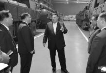 Kim Jong-un inspecciona la producción de un «sistema táctico operativo superpotente»