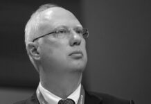 Enviado de Putin se burla de la «Europa woke» por financiar «lavado de cerebros» vía ONG