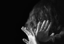 Joven belga sufre dos violaciones en una noche, pero la Policía le niega ayuda