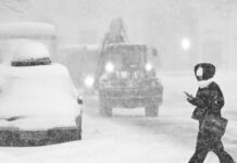 Moscú, presa de la nieve: enorme ventisca de magnitud récord paraliza la capital