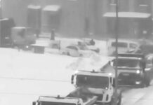 Nevada apocalíptica en Moscú: quitanieves quedan sitiados en la calle