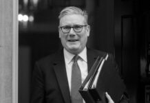 Enviado de Putin: «Keir Starmer y el Estado profundo del Reino Unido están destruyendo todo»