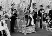 Irán. Aparece en escena el hijo del asesino Sah Reza Pahlavi pidiendo «huelga general»