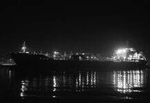 Estados Unidos quiere obtener órdenes para confiscar petroleros, según Reuters