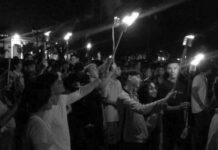 «Es una conexión con el pasado»: cubanos marchan con antorchas como tributo a José Martí y a Fidel Castro