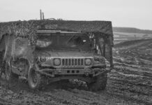 Militares rusos se hacen con el control de un blindado Humvee y lo usan en misión de inteligencia