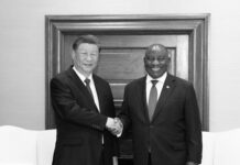 China acude al rescate de Sudáfrica, agobiada por las presiones estadounidenses