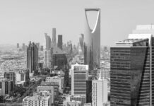 Reportan explosiones en la capital de Arabia Saudita, Riad
