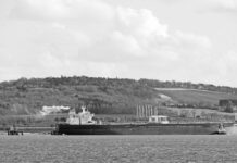 Canciller iraní: La Casa Blanca está ahora suplicando al mundo que compre crudo ruso