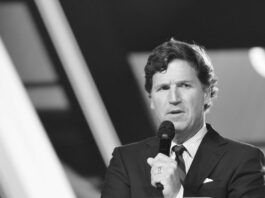 Tucker Carlson denuncia que la CIA lee sus mensajes para fabricar un delito en su contra