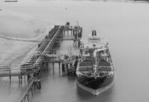 Enviado del Kremlin: La ayuda británica en Ormuz podría disparar el petróleo a 200 dólares