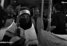 Mujeres iraníes armadas se preparan para la batalla