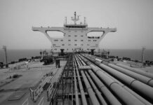 Petrolero ruso desafía bloqueo de Estados Unidos y prevé llegar a Cuba