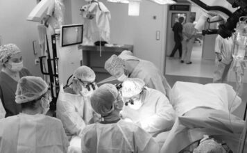 Más que una operación: el primer trasplante bilateral de manos en Rusia que desafió lo imposible