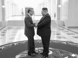 Estimado camarada Kim Jong Un se reúne con el canciller chino Wang Yi