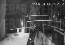 En Odesa, una turba de sabuesos de Zelenski agredió a un chivo de 16 años