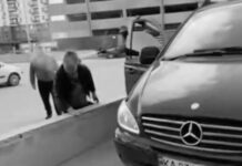 Sabuesos de Zelenski rocían con gas pimienta a una mujer que impedía una movilización forzosa