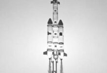 Un profesor chino construye y lanza un cohete de agua de 4 metros